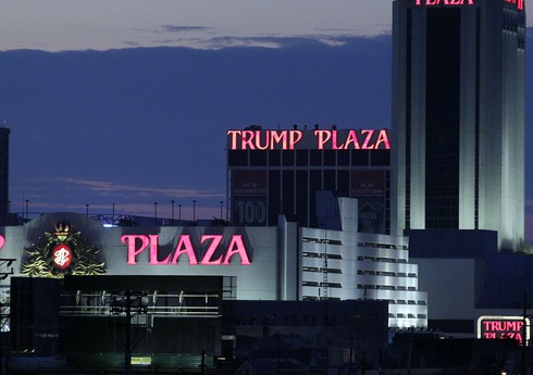 В США снесли Trump Plaza