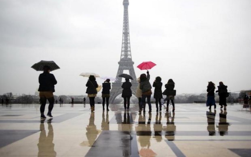 Sarı jiletlilərin aksiyalarına baxmayaraq, Fransaya gələn turistlərin sayı rekord həddə çatıb