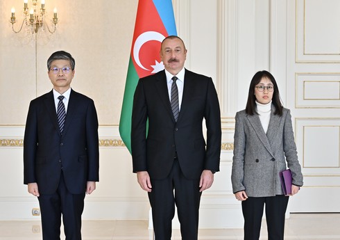 Президент Ильхам Алиев принял верительные грамоты новоназначенного посла Республики Корея в Азербайджане