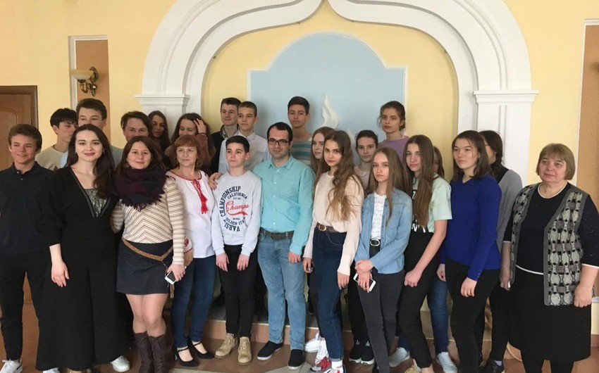 В Киеве прошла встреча местных студентов и старшеклассников с азербайджанским журналистом - ФОТО