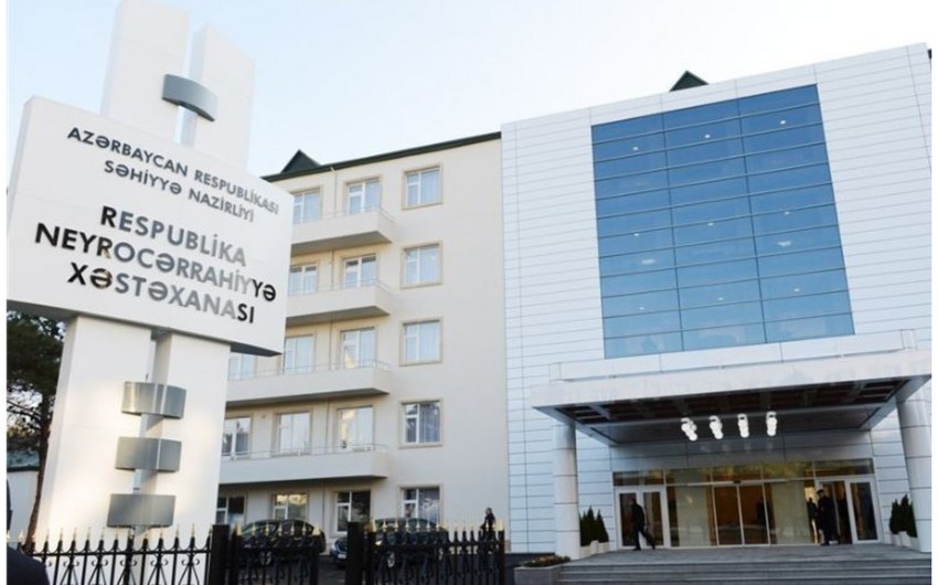 В Баку пациентка больницы бросилась с третьего этажа