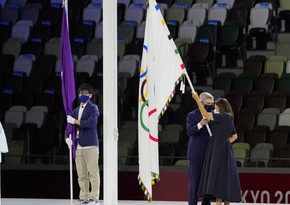 IOC president hands over Olympic flag to Paris mayor