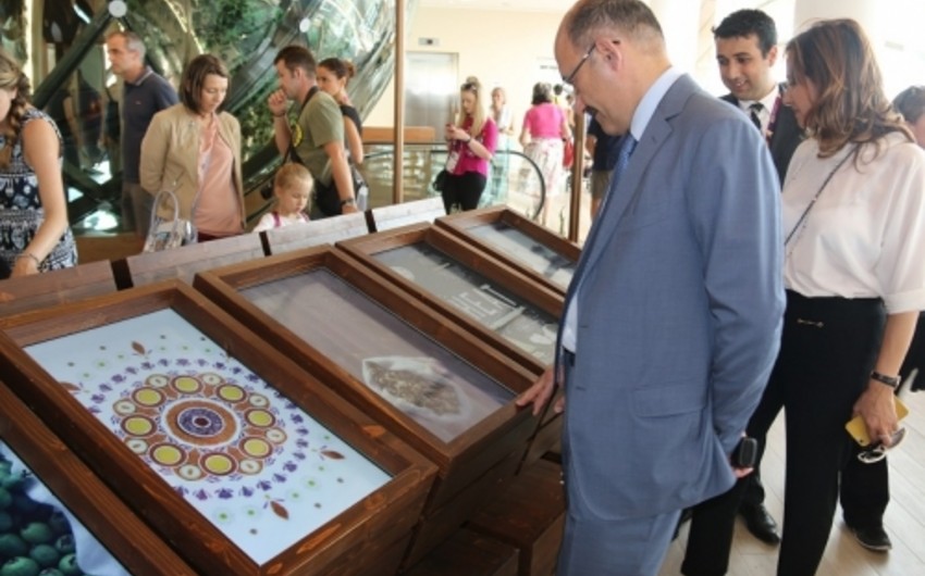 Əbülfəs Qarayev Expo Milan 2015 sərgisində Azərbaycan milli pavilyonunu ziyarət edib