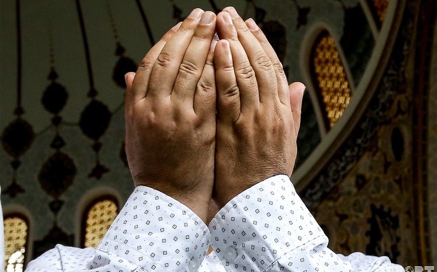 Eid prayer in Taza Pir mosque - PHOTO
