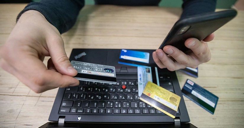 Bank kartından pul oğurlamaqda şübhəli bilinən şəxs saxlanılıb