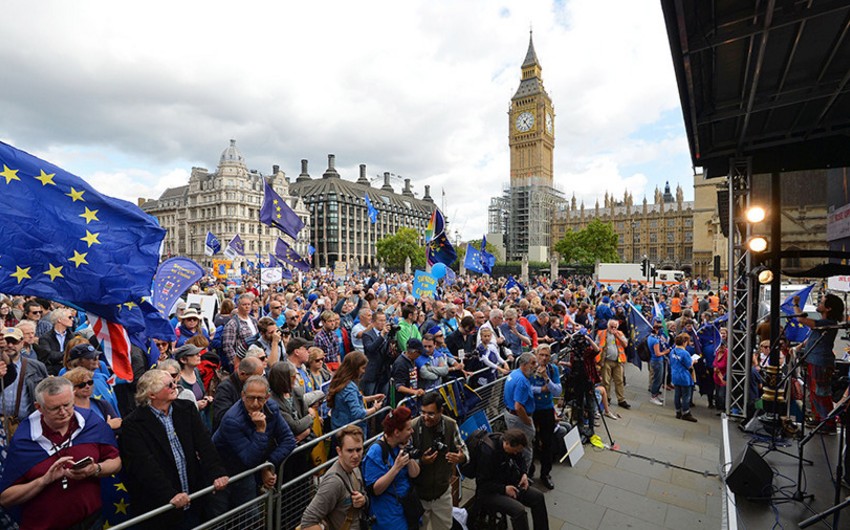На улицы Лондона вышли тысячи противников Brexit