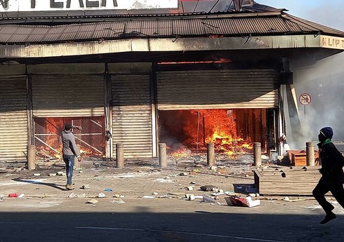 Число жертв беспорядков в ЮАР возросло до 337