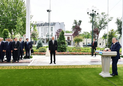 Президент Узбекистана: Самым большим желанием Гейдара Алиева было восстановление территориальной целостности