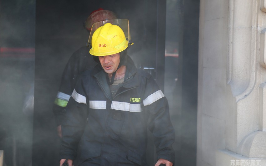 Пожар в бутике брендовой одежды в центре Баку локализован - ОБНОВЛЕНО-1