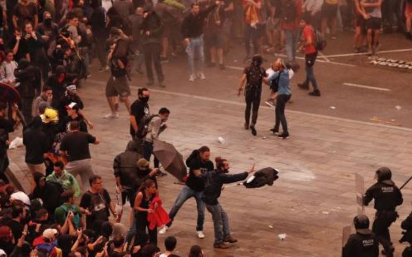 Число пострадавших при протестах в Каталонии возросло до 130 - ВИДЕО - ОБНОВЛЕНО