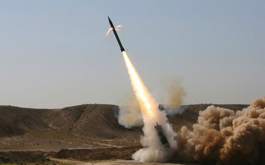 İran iki ballistik raketini sınaqdan çıxarıb