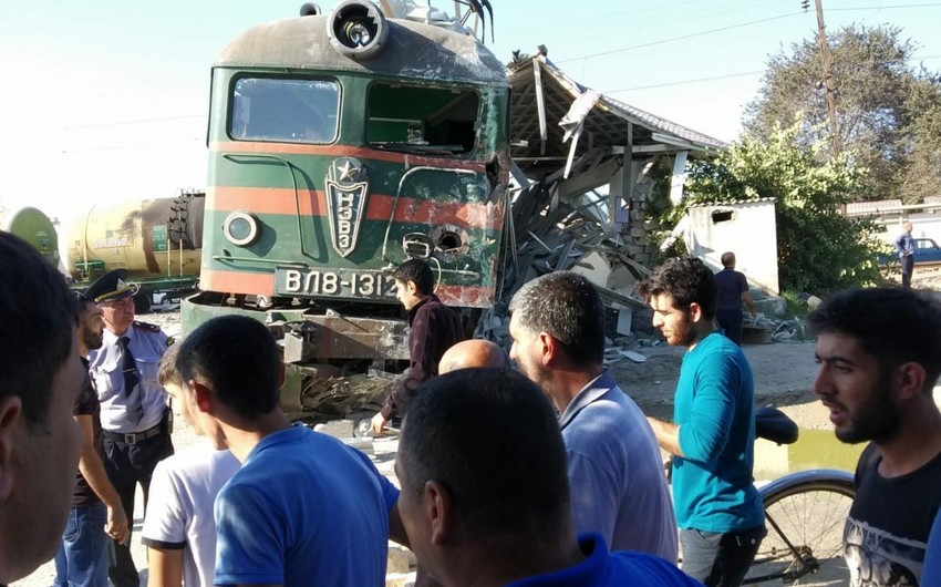 Schoolchild dies, 34 injured in bus-train collision in Baku - VIDEO