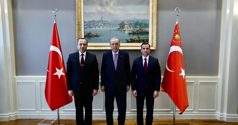 Erdogan receives Azerbaijani delegation