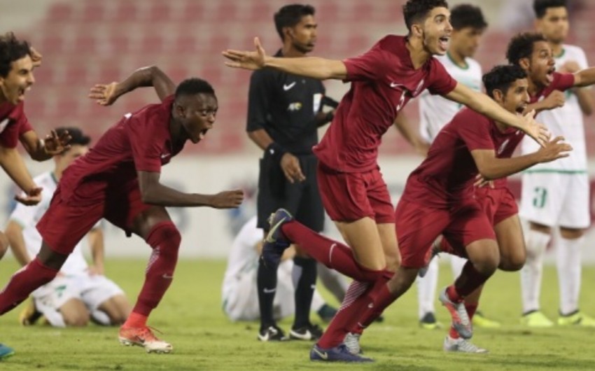 Курьезная серия пенальти на матче Катар-Иран: игрок отбил мяч ногой - ВИДЕО