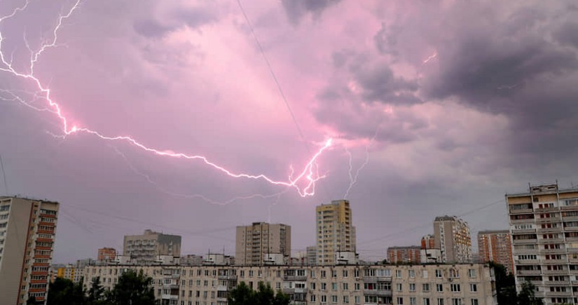 В Москве из-за урагана пострадали 10 человек