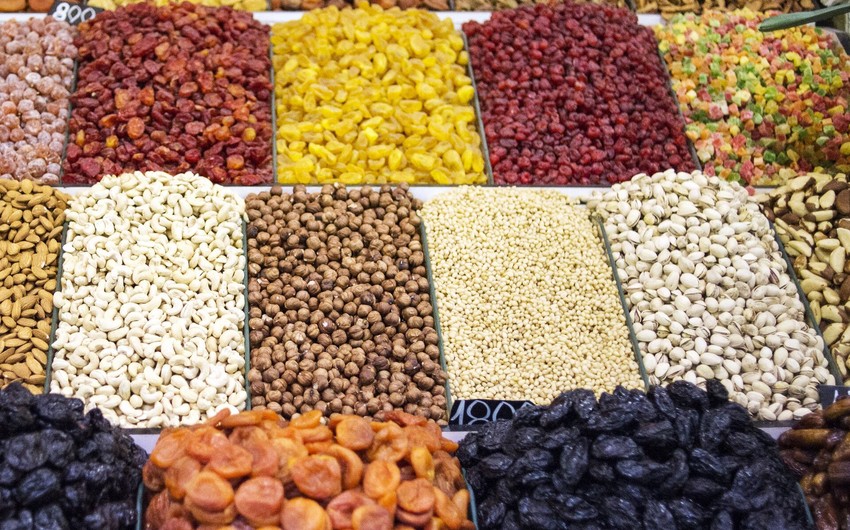 Azerbaijan reduces dried fruit imports from Turkiye