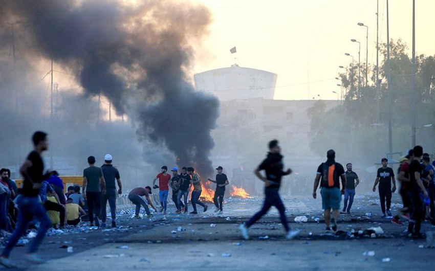 KİV: Bağdadda nümayişçilərlə polis arasındakı qarşıdurmada 2 nəfər ölüb