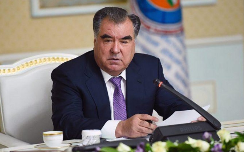 Tajik president leaves for Dubai