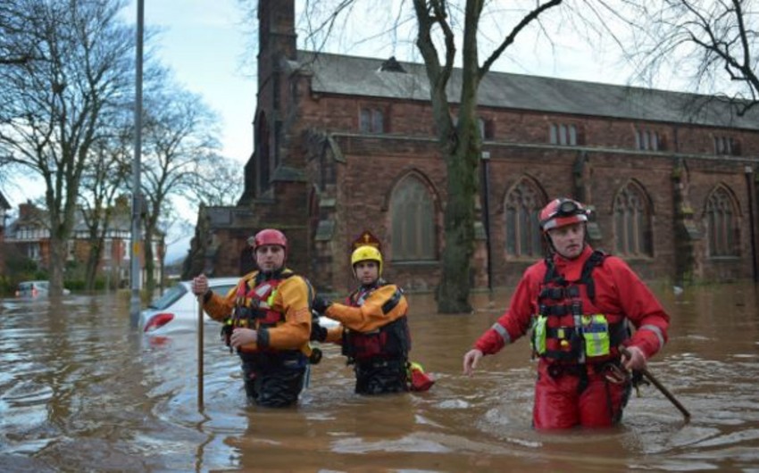 Кэмерон провел экстренное совещание из-за наводнений в стране
