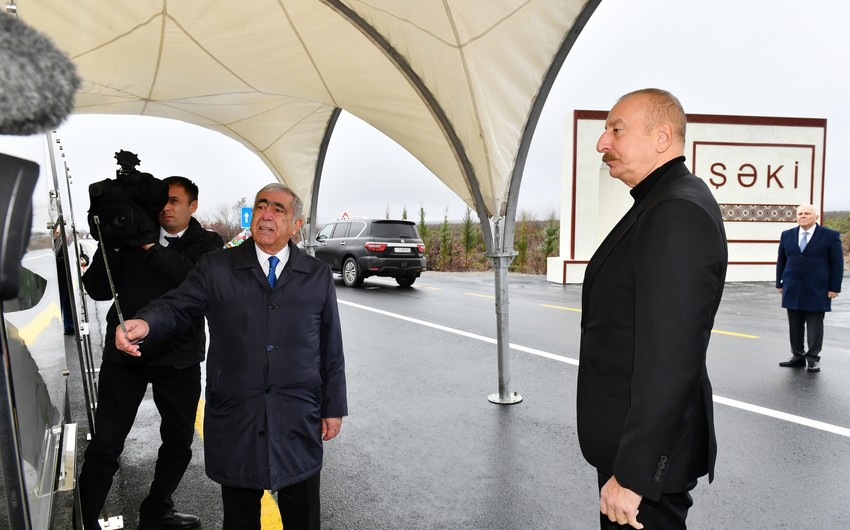 Ильхам Алиев принял участие в открытии после реконструкции автодороги Огуз-Шеки