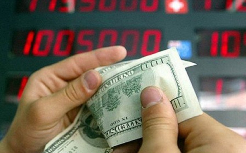 Azərbaycan bankları oktyabrda nağd xalis dollar satışını artırıb