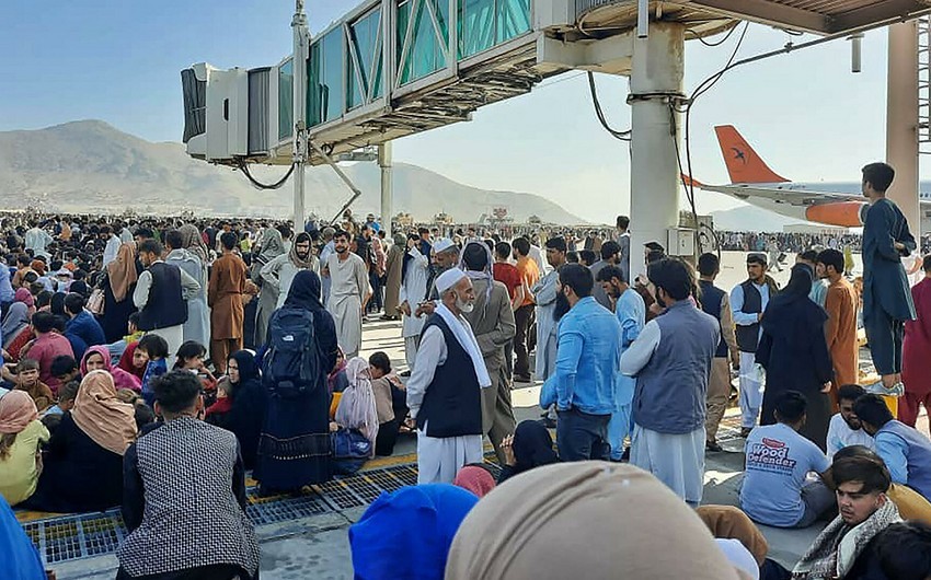 У аэропорта Кабула погибли десятки человек