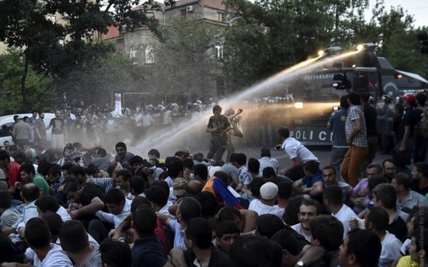 Митингующие в Ереване намерены продолжить борьбу, так как их требования не удовлетворены
