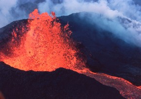  На Гавайях началось извержение вулкана Мауна-Лоа