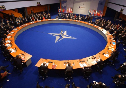  Россия приостанавливает работу постпредства при НАТО