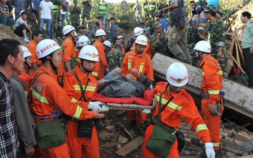 ​В Китае в результате землетрясения пострадали более 10 тыс. человек