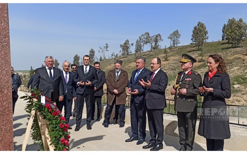 Abşeronda “Türk şəhidliyi” abidəsi ziyarət olunub