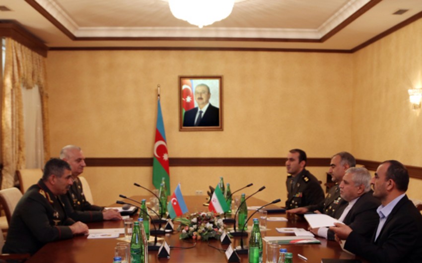 Посол Ирана представил министру обороны Азербайджана новоназначенного военного атташе