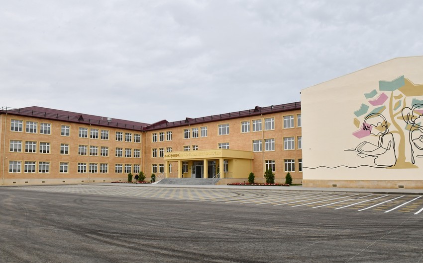 Ilham Aliyev, Mehriban Aliyeva attend opening of secondary school in Baku