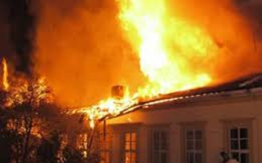 Abşeron rayonunda beş otaqlı ev yanıb