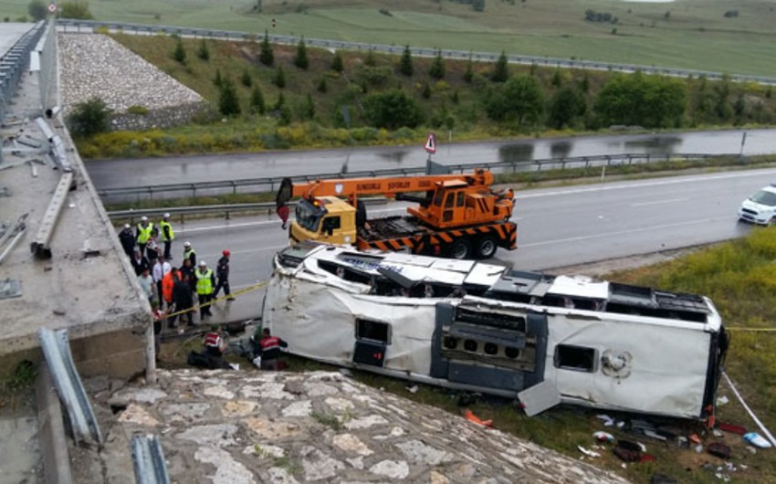 Bus overturns on bridge in Turkey, 48 injured