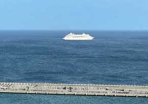 Российский круизный лайнер врезался в пристань в порту в Турции