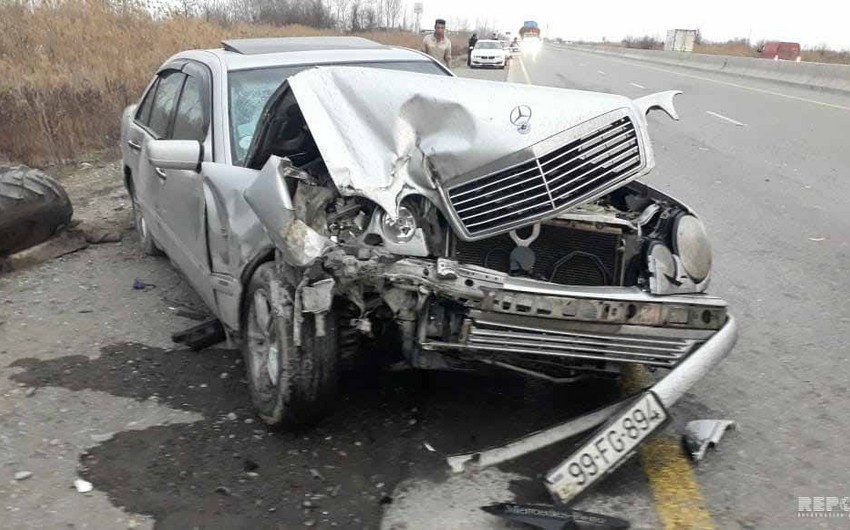 Kürdəmirdə avtomobil traktora çırpıldı, sürücü yaralandı - FOTOLAR - VİDEO
