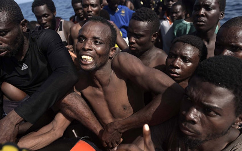 Более 100 мигрантов спасли близ побережья Ливии в Средиземном море