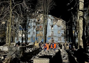 В украинском Запарожье жилой дом подвергся ракетному обстрелу, есть погибшие