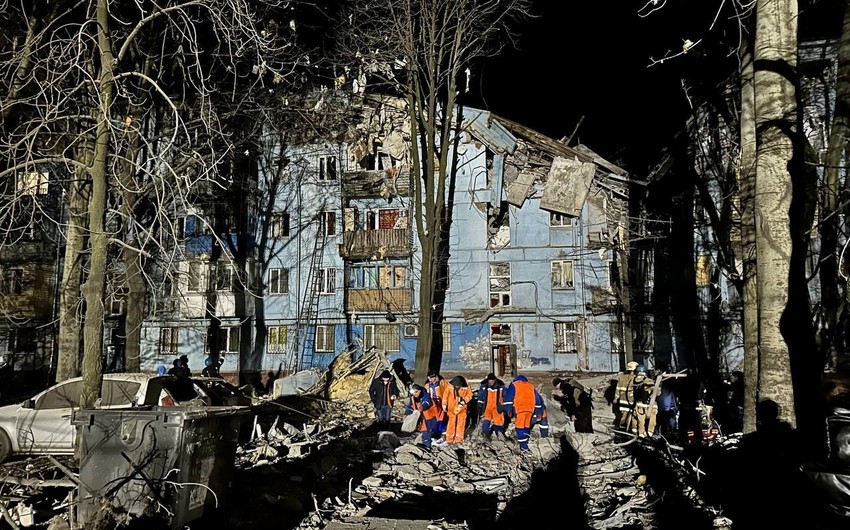 В украинском Запарожье жилой дом подвергся ракетному обстрелу, есть погибшие
