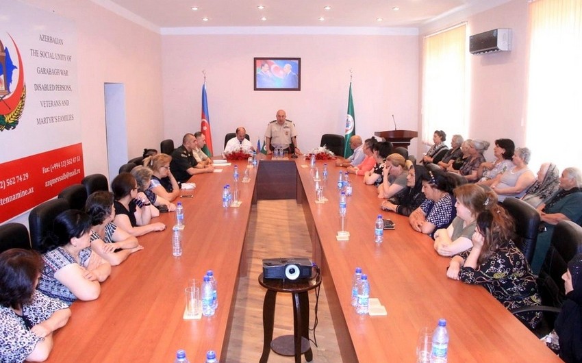 Представители минобороны Азербайджана провели встречу с семьями шехидов - ВИДЕО