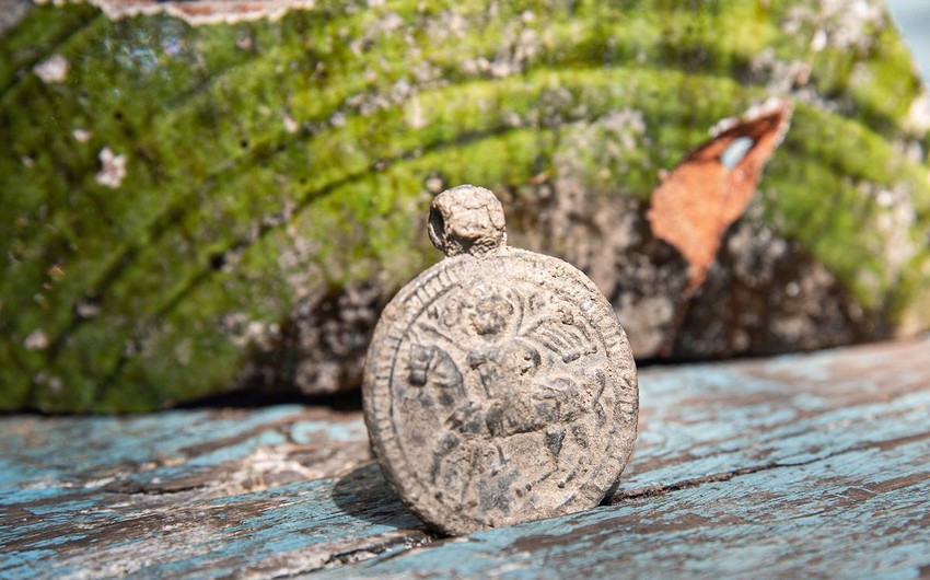 На раскопках в Крыму найден византийский медальон XII-XIV веков