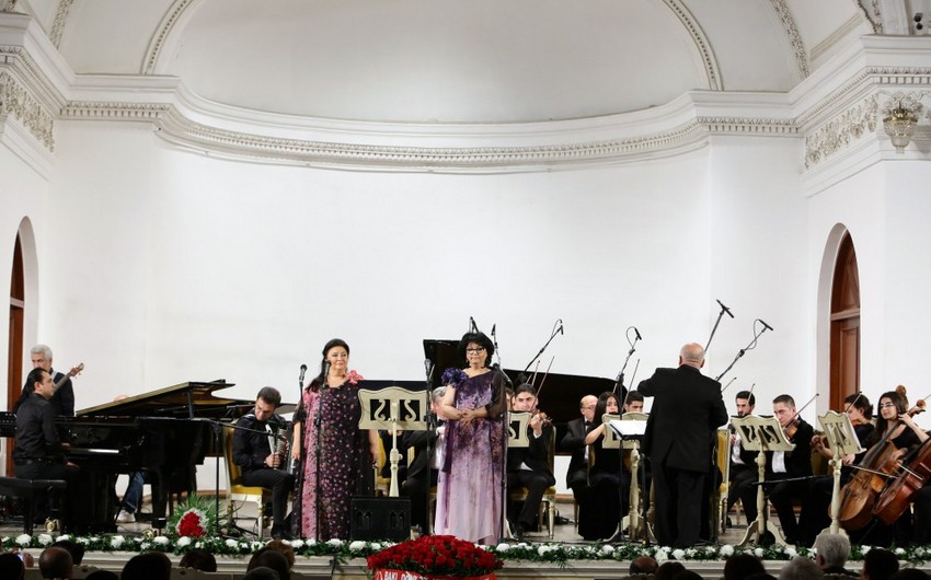 Fidan və Xuraman Qasımova bacılarının konserti anşlaqla keçib