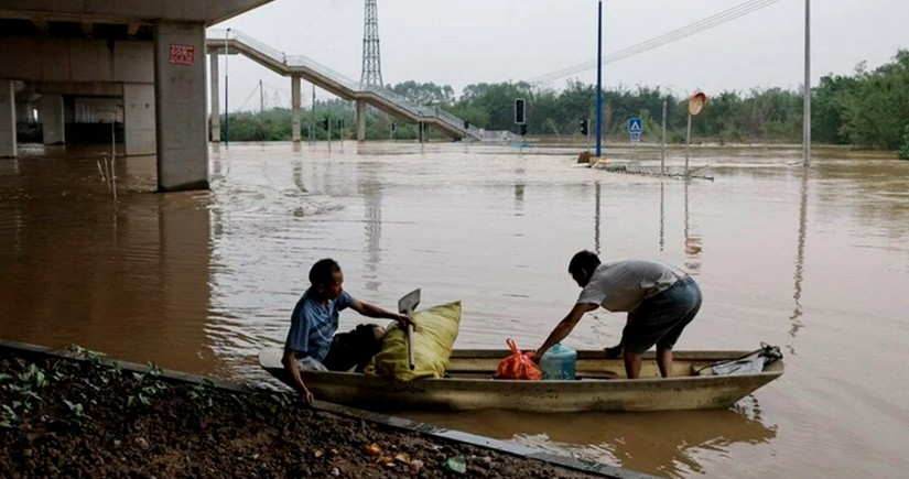 Из-за наводнения в Китае затоплены три города и 11 уездов 