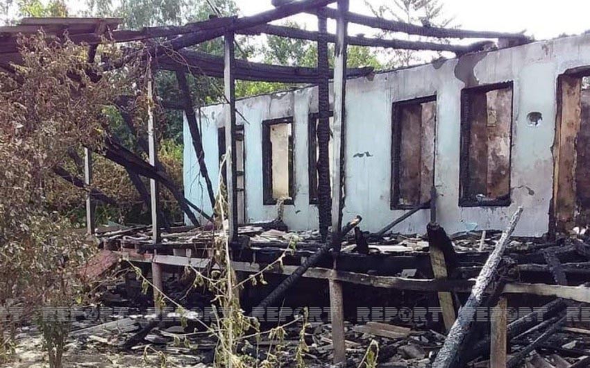 В Зардабе частный дом сгорел дотла
