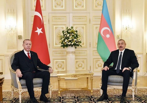 Эрдоган поздравил Ильхама Алиева и других глав тюркоязычных государств