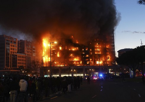 Число погибших при пожаре в Испании достигло десяти