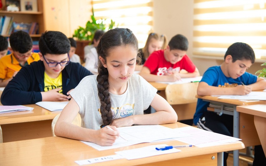 Уточнен график занятий в азербайджанских школах с пятидневной и шестидневной рабочей неделей