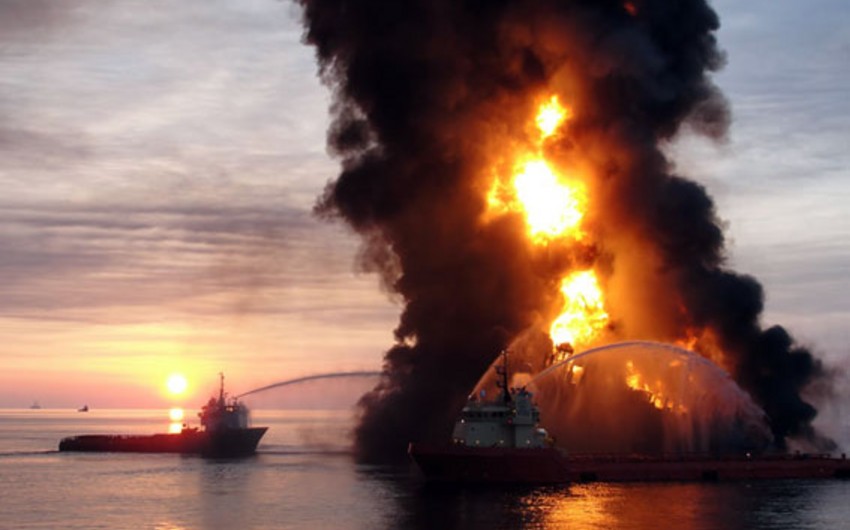 Не менее 45 человек пострадали при пожаре в Мексиканском заливе - ОБНОВЛЕНО