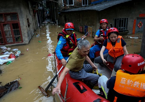 На востоке Китая эвакуировали свыше 150 тыс. человек из-за тайфуна